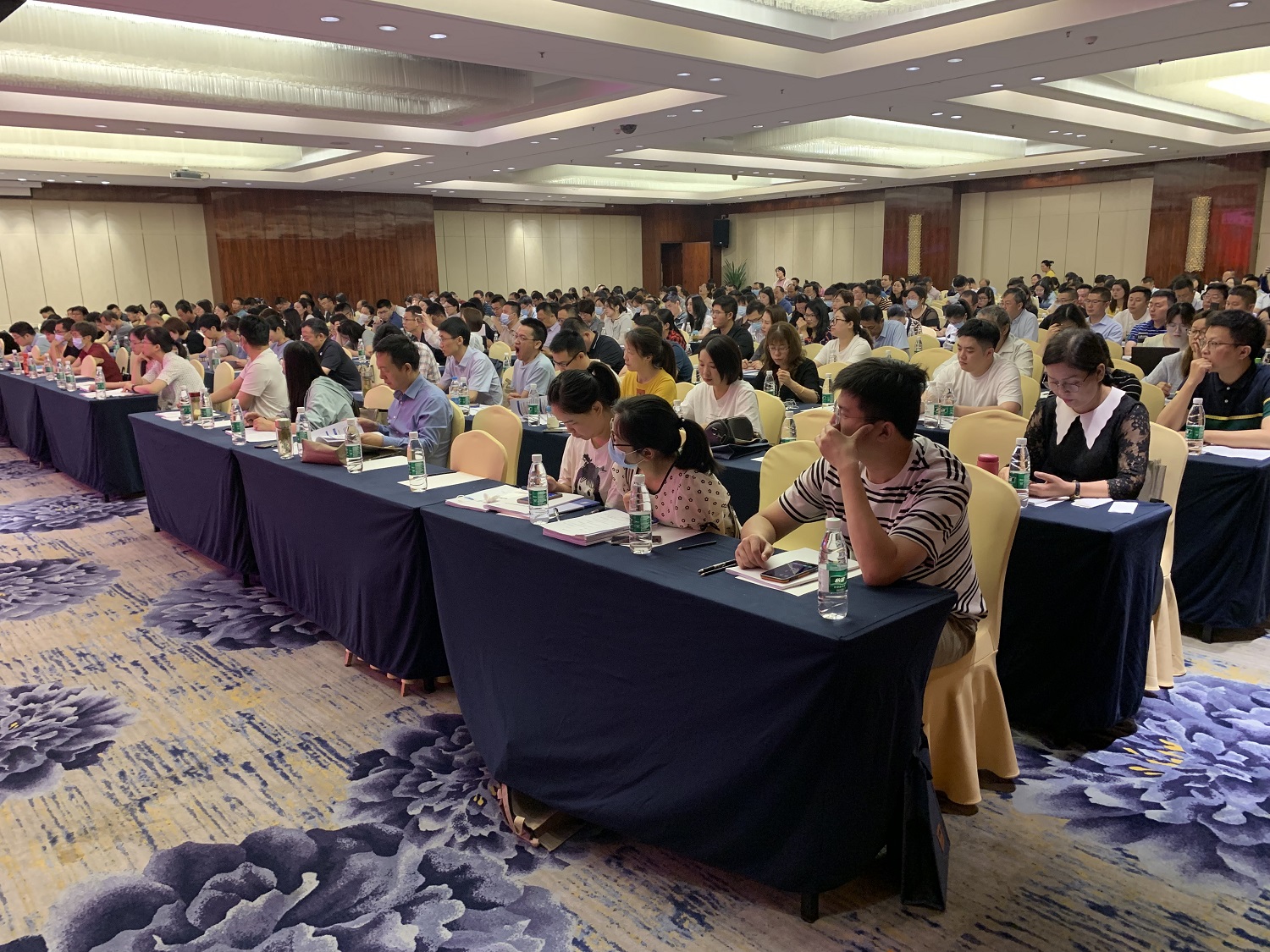 学员认真听课.jpg 学员认真听课.jpg